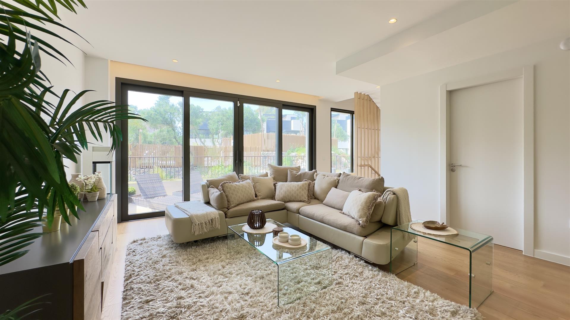 Image of House - 4 Bedrooms - 4 Bathrooms for Rental in North Gorge-Gibraltar, Image 2